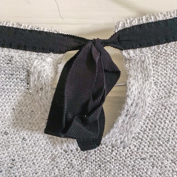 Crew-neck silver sweater with keyhole back - Picture 3 of 4